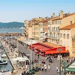 Le Quai, Vue Sur Le Port De