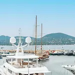 Le Quai, Vue Sur Le Port De Saint-Tropez
