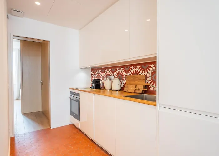 Le Quai, Vue Sur Le Port De